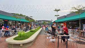 Jika anda mencari tempat makan untuk sarapan, penulis syorkan anda datang ke sini kerana terdapat pelbagai pilihan makanan yang. J Walk J City Pusat Kuliner Terbaru Dan Kekinian Di Kota Medan Medan Wisata Travel Blogger Indonesia From Medan