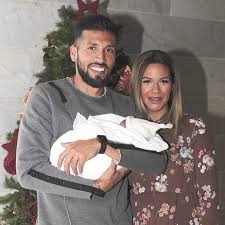 He started his career with newell's old boys but moved to spain at the age of 19, going on to amass la liga totals of 184. Tamara Gorro Y Ezequiel Garay Nos Presentan A Su Hijo Antonio Foto 1