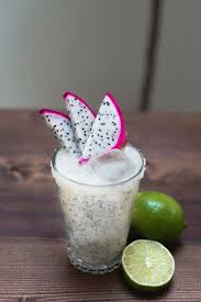 Diy Le Terrible Cocktail Au Fruit Du Dragon A Proposer Pour Le Vin D Honneur Mariage Com Fruit Du Dragon Fruits Cocktail De Mariage