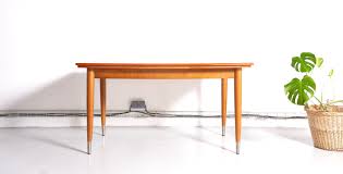 Simple et fonctionnel, le style scandinave plaît beaucoup pour son côté apaisant dans les intérieurs. Table A Manger Extensible 1960 Style Scandinave Vendue Room 30