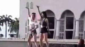 Gadis nakal di taman 2 !!! Joget Pakai Baju Seksi Di Depan Masjid Dua Cewek China Diusir Dari Malaysia Warta Kota