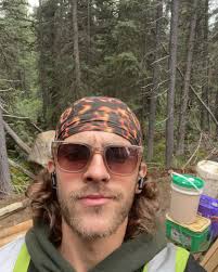 Hey folks, I recently just arrived in Madrid and need temporary storage for  a couple of luggages for 6-8 weeks while I do a bit of traveling. Wondering  if anyone has any