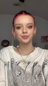 Jenifer Burns's Instagram, Twitter & Facebook