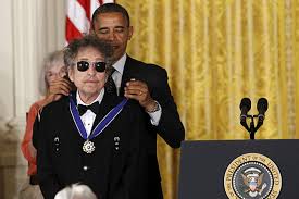 Michelle obama paid her respects to. Bob Dylan Awarded Medal Of Freedom What Does That Say About Us Csmonitor Com
