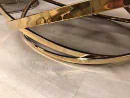 Ein couchtisch muss natürlich nicht nur gut aussehen, sondern auch etwas können. Couchtisch Gold Schwarz Couchtisch Rund Gold Schwarz Runder Tisch Durchmesser 110 Cm