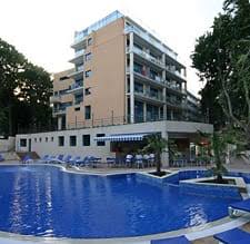 Nisipurile de aur (golden sands sau златни пясъци) este una dintre cele mai frumoase stațiuni de pe litoralul bulgăresc, recunoscută pentru plaja curată, nisipul auriu și liniștea de aici, fiind locul ideal pentru petrecerea vacanței în bulgaria. Hotel Holiday Park Goldstrand Trivago De