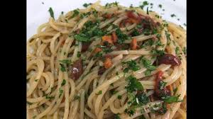 Scolare la pasta al dente, conservando un po' d'acqua di cottura. Spaghetti Con I Ricci Di Mare Ricetta Classica Youtube