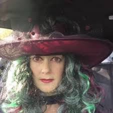 Mel Russell (@melrussell22)