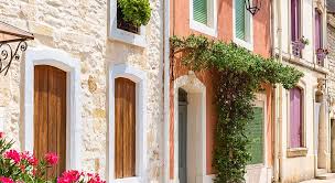 Quelle aventure de se lancer dans l'achat de votre maison et d'imaginer comment vous allez pouvoir réaménager et agencer les pièces ! Renovation De Petite Maison Les Astuces Pour Optimiser L Espace La Maison Saint Gobain