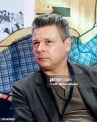 131 Insider Platform Stock Photos, High-Res Pictures, and Images