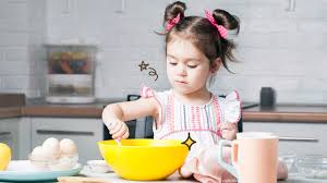 Kami akan mencoba menyebutkan beberapa menu yang mudah untuk dimasak, bahkan anda bisa mempelajarinya dengan mudah. 4 Buku Resep Anak Untuk Timbulkan Kecintaan Memasak Orami