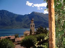 Compared to the rest of the lakes in the lake district, lake garda is very lively and packed with lake garda has other trendy villages like desenzano, malcesine, limone or tignale. Limone Sul Garda Fotos Besondere Limone Sul Garda Province Of Brescia Bilder Tripadvisor