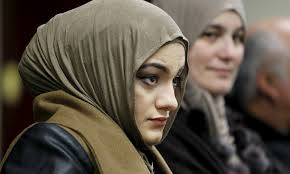 Canada to begin taking 900 Syrian refugees a day next month