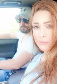 امارات رزق نشرت هذه ااصورة رفقة زوجها #حسام_جنيد وعلقت : لست اميره ولكنني  على ذمة "رجل " جعلني ملكه على كل النساء ربي أحفظه لي ، فهو نصفي الأخر !  الذي لا عيش بدونه ♥️