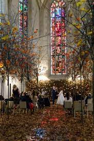 blumentanz in der wasserkirche in zurich hochzeits seminar mit franz josef wein blumen dekoration schone deko