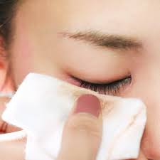 Doctors Find Mascara Deposits In A Woman S Eyelids Due To 25 Years Of Sleeping In Her Makeup Beauty Habits Eye Care Health Eye Makeup Remover