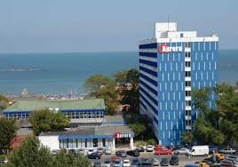 Hotel aurora este hotelul cel mai apropiat de aqua magic si statia de telegondola care duce in zona cazino (50 de metri). Aurora Mamaia Romania Nicotravel Ro