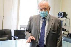 Lo ha fatto per coprire il maggior numero possibile di persone in una fase molto critica della pandemia. Astrazeneca Galli Seconda Dose Forse Non Serve