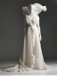 Jun 03, 2021 · das weltbekannte hochzeitskleid von prinzessin diana kann in einer neuen ausstellung bewundert werden. Viktor Rolf For Hm Collection Victor And Rolf Viktor Rolf Viktor And Rolf Bridal