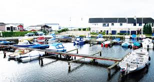 Camping meerwijck is a useful base from which to explore the surroundings of the province of groningen and the bustling hanseatic city itself is only 15 km. Camping Jachthaven De Leine