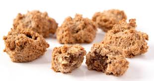 I brutti ma buoni sono dei biscotti secchi a base di nocciole, e talvolta mandorle, dalla forma irregolare ma, come dice il loro nome, molto gradevoli al palato. La Ricetta Di Brutti Ma Buoni Dolcetti Alle Nocciole Semplicemente Squisiti Torta Di Mele Ricette Sfiziose Per Preparare Biscotti Crostate Primi E Secondi Piatti Con Le Mele