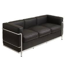 Bauhaus Sofa Lc2 Der Dreisitzerklassiker Von Le Corbusier Bauhaus Mobel Wohn Mobel Modernes Mobeldesign