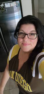 Introduction of Manny from San Diego with interests in music and travel