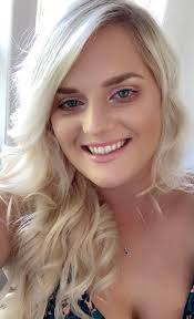 Dara Blake's Instagram, Twitter & Facebook