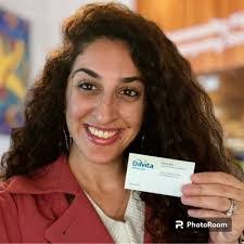 Kari Saunders's Instagram, Twitter & Facebook