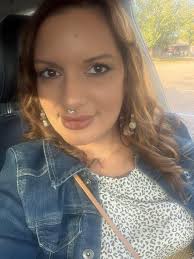 My 14yr old daughter just started doing her and her sisters nails. Does  anyone have any tips for her? Especially for removal! 💅✨