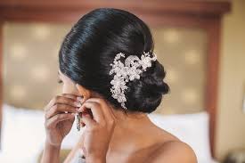 Bahan rambut sintetis, ringan ,tidak gatal dikepala,gembung tidak kempes. 10 Model Sanggul Modern Nan Simpel Yang Bisa Kamu Tiru Di Acara Pernikahanmu