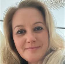 Hello 🐥 Hildur Karlsson 👋🏻 We give away two full Merino Wool Rose sets  in yellow