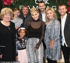 See more of savannah chrisley on facebook. Savannah Chrisley Shows Off Miley Cyrus Inspired Pixie Haircut Daily Mail Online