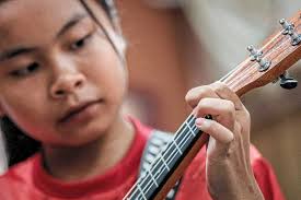 M'sian music fan deejays with wind-up gramophone, playing century-old  recordings