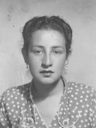 La Sra. Nelly Bejarano Romero -maestra de profesión- nació en la ciudad de  Santa Cruz el 4 de junio de 1925, sus padres fueron don Crisantos Bejarano  Urgel y la Sra. Teresa