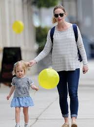 Emily blunt plays the role of evelyn abbott in the hit thriller. Emily Blunt In Citizens Of Humanity Maternity Jeans Denimology