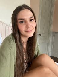 Bonjour, je suis Mariya, 34 ans, musicienne. Je cherche une colocation à  long terme, près de Paris, avec un métro accessible à pieds. Je suis  quelqu'un de très propre, discrète, respectueuse et