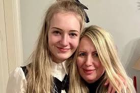 Mum says 'part of her died' after 'smart and beautiful' daughter killed by  boyfriend