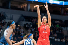 Avec l'australie, elle remporte la médaille de bronze lors des jeux olympiques de 2012. File Liz Cambage Shoots The Ball 48092714338 Jpg Wikipedia