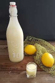 Inoltre, questa crema di limoncello richiede l'uso dell'acquavite non aromatizzata al posto del comune alcool alimentare. Crema Di Limoncello Zampine In Cucina