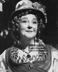 249 Beryl Reed Photos & High Res Pictures