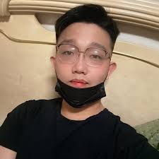 突然心疼了多蘭明明是LCK前三上單，聯賽連冠卻因為世界賽表現不好，差點沒工作T1、HLE搶宙斯，GenG有Kiin  去KT問但人家要養新人，甚至打算去LPL 還好最後加入T1