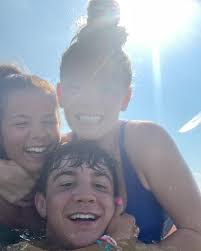 Twisted steel and sex appeal • • • Trip to the beach w/ the fam. Look at my  big strong muscles 🤪