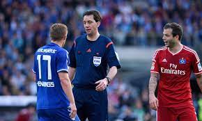 Gräfe wird dem verein zur saison 2015/16 nicht mehr zur verfügung stehen. Schlechter Scherz Der Dfl Grafe Pfeift Erneut Hsv Endspiel Die Neue Welle