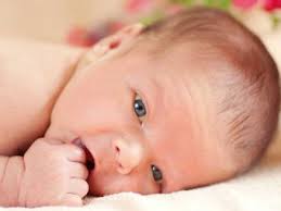 With such a tiny baby in your arms, it can be quite a scary and slippery affair. When And How Often Do You Start Giving Baby Bath At Night