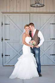 25 Stylish Rustic Wedding Groom Attire Ideas Weddingomania Waistcoats, suspenders, caps and jeans all combine to achieve rustic groom attire. 25 stylish rustic wedding groom attire