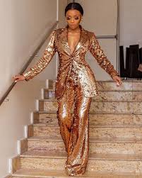 Bonang who was covering her face with a black mask was barely impossible to recognize attended the funeral and many people said she had done is one that is being genuine when it comes to supporting a friend. 4 Outfits 1 Slay Queen Bonang Matheba Was The Host With The Most For Soundcity S Clothes For Women 30th Birthday Outfit Ideas For Women 30th Birthday Outfit