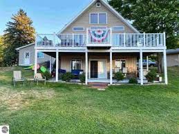 Located in central michigan's rolling lake please describe your commercial real estate requirements in weidman, mi. 1061 Crown Point Dr Lake Isabella Mi 48893 Mls 1878816