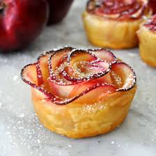Revisitez La Tarte Aux Pommes En Bouquet De Roses Le Resultat Est Magnifique Recette Tarte Aux Pommes Rose Feuilletee Aux Pommes Recettes De Cuisine