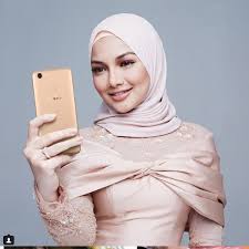 Kalau kena tampar, biar dengan tangan yang bercincin : Pengacara Meletop Neelofa Hadiri Victoria S Secret Fashion Show 2017 Di China Prebiu Com